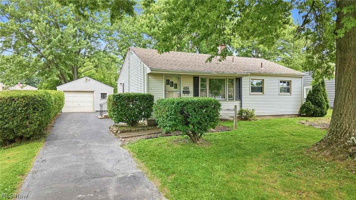 3930 Cannon Road Youngstown, OH 44515 - Photo 2 of 28