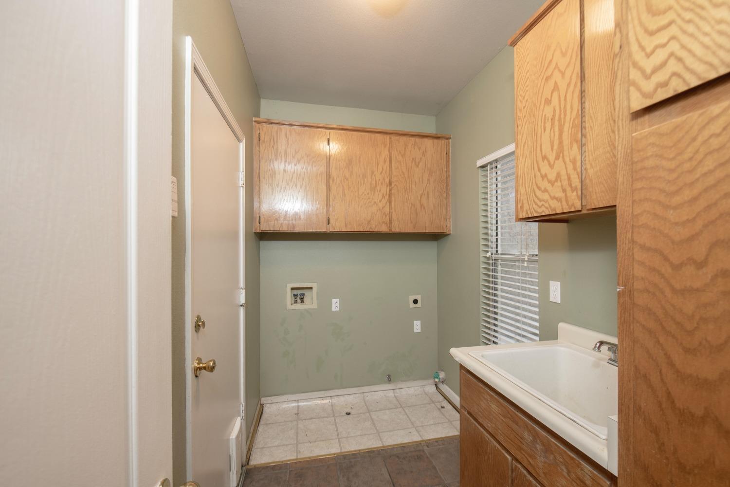 1361 Birch Avenue Clovis, CA 93611 - Photo 41 of 43 a bathroom with a sink and a mirror