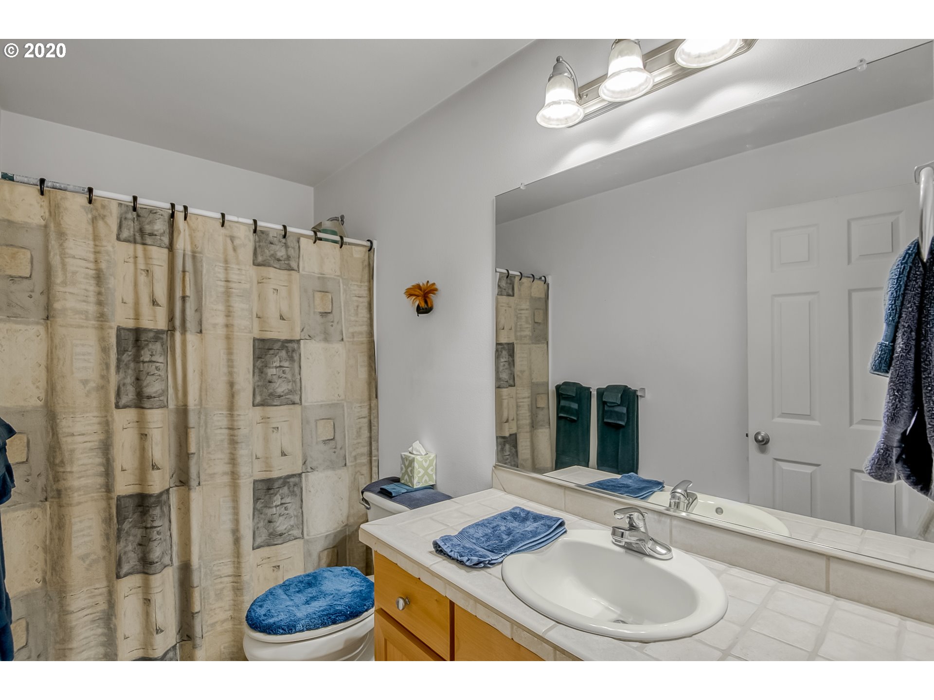 328 Northeast Roth Street Portland, OR 97211 - Photo 16 of 20 Bathroom