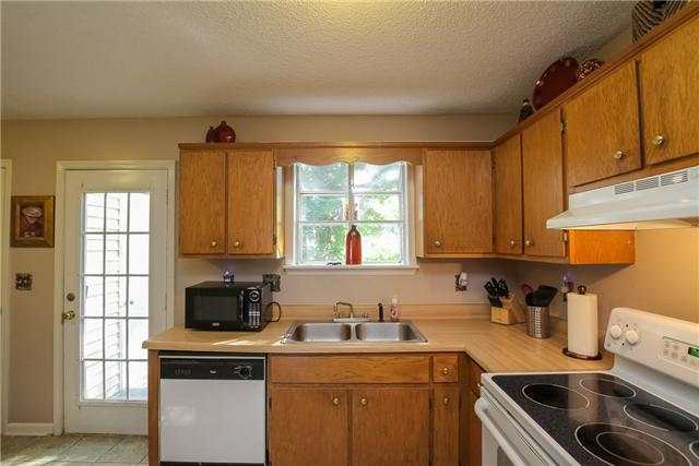 726 Ridgeview Court Antioch, TN 37013 - Photo 5 of 10 Kitchen with Greenhouse Window