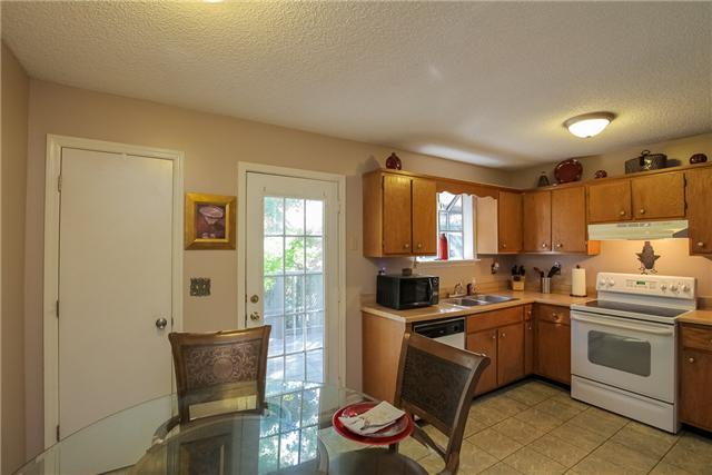 726 Ridgeview Court Antioch, TN 37013 - Photo 6 of 10 Kitchen & Dining/Breakfast