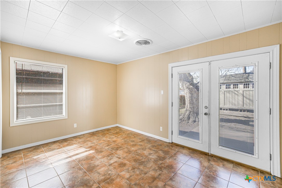 121 Bonham Street Port Lavaca, TX 77979 - Photo 15 of 26 a view of an empty room and window