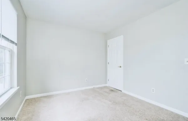 $349,999 | 12 Oak Point Drive, Hamburg, NJ 07419