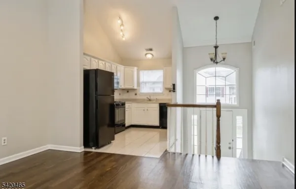 $349,999 | 12 Oak Point Drive, Hamburg, NJ 07419
