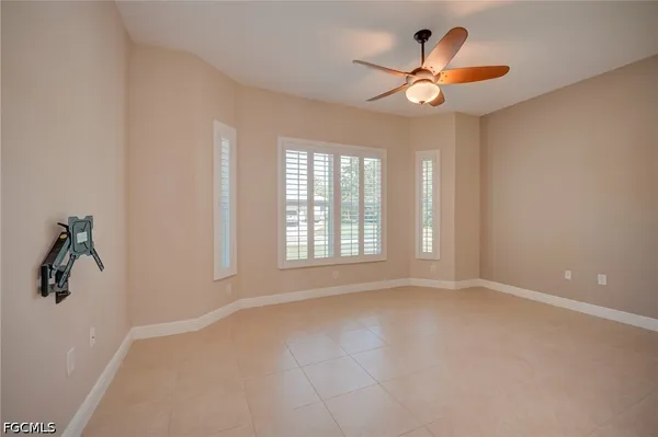 $2,700 | 638 Parkdale Boulevard, Lehigh Acres, FL 33974