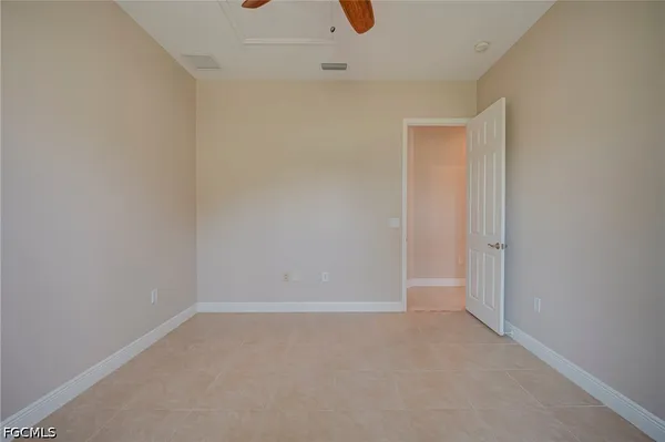 $2,700 | 638 Parkdale Boulevard, Lehigh Acres, FL 33974