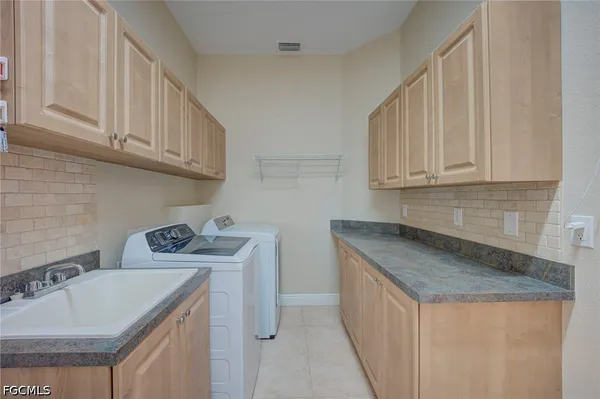 $2,700 | 638 Parkdale Boulevard, Lehigh Acres, FL 33974