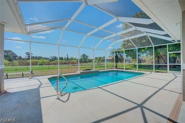 $2,700 | 638 Parkdale Boulevard, Lehigh Acres, FL 33974