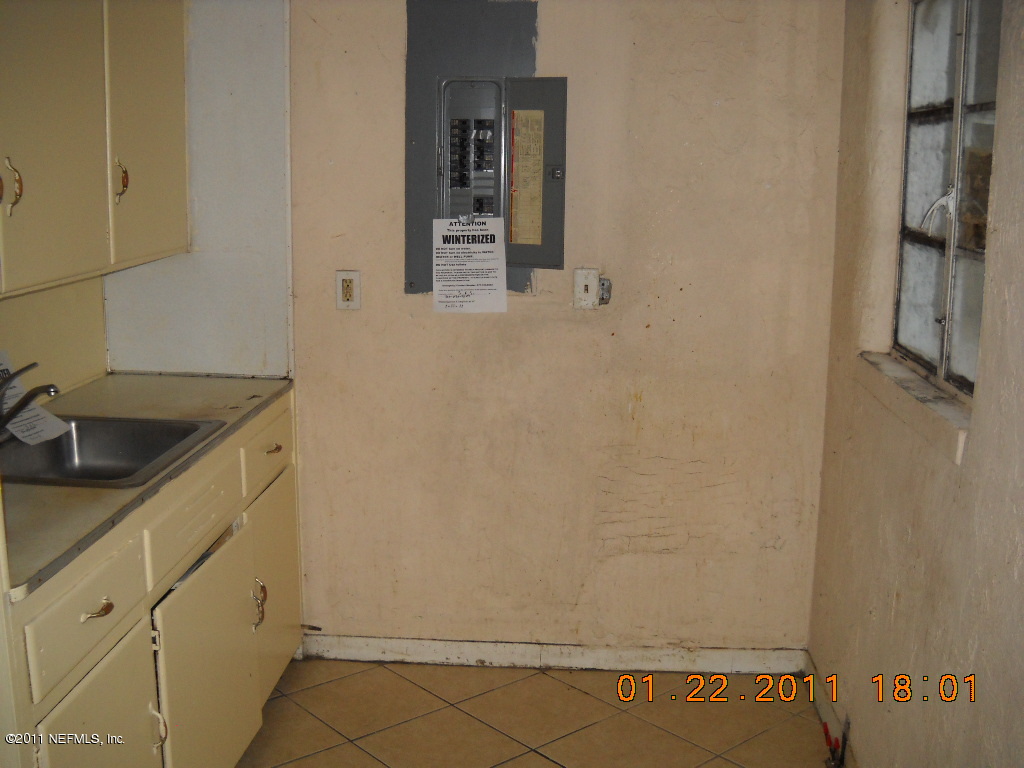 9711 Banks Road Jacksonville, FL 32246 - Photo 12 of 15 Kitchen