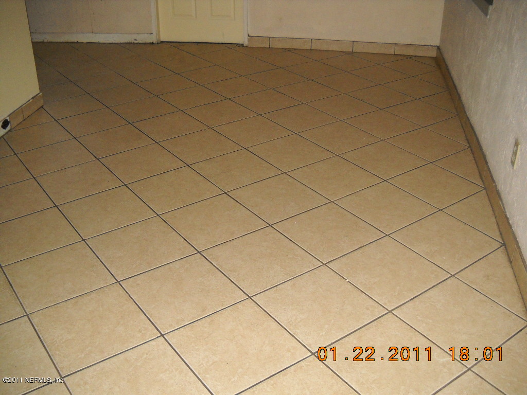 9711 Banks Road Jacksonville, FL 32246 - Photo 14 of 15 Kitchen flooring