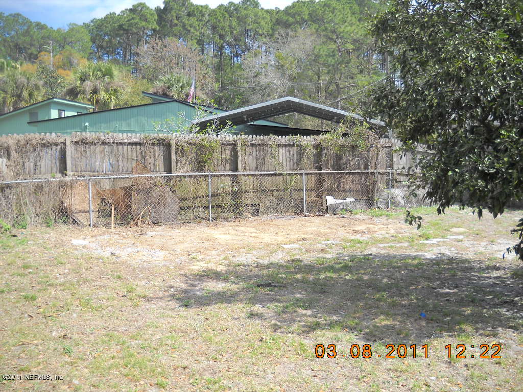 HUGE BACK YARD