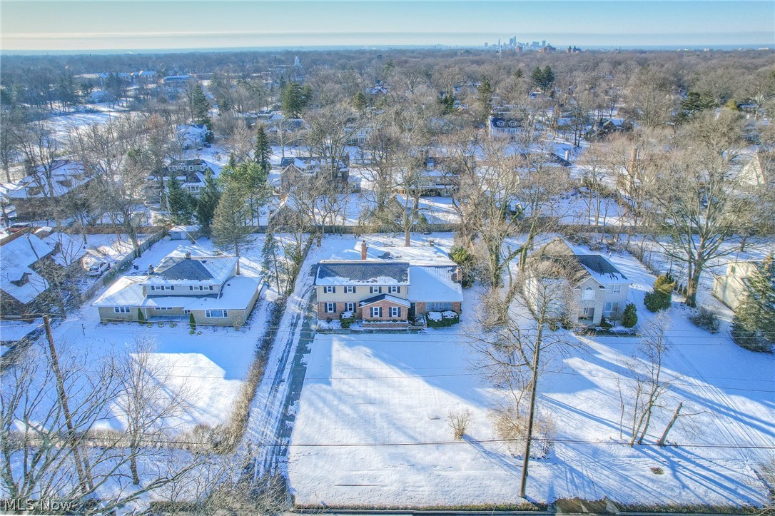 2910 Lee Road Cleveland, OH 44120 - Photo 3 of 35