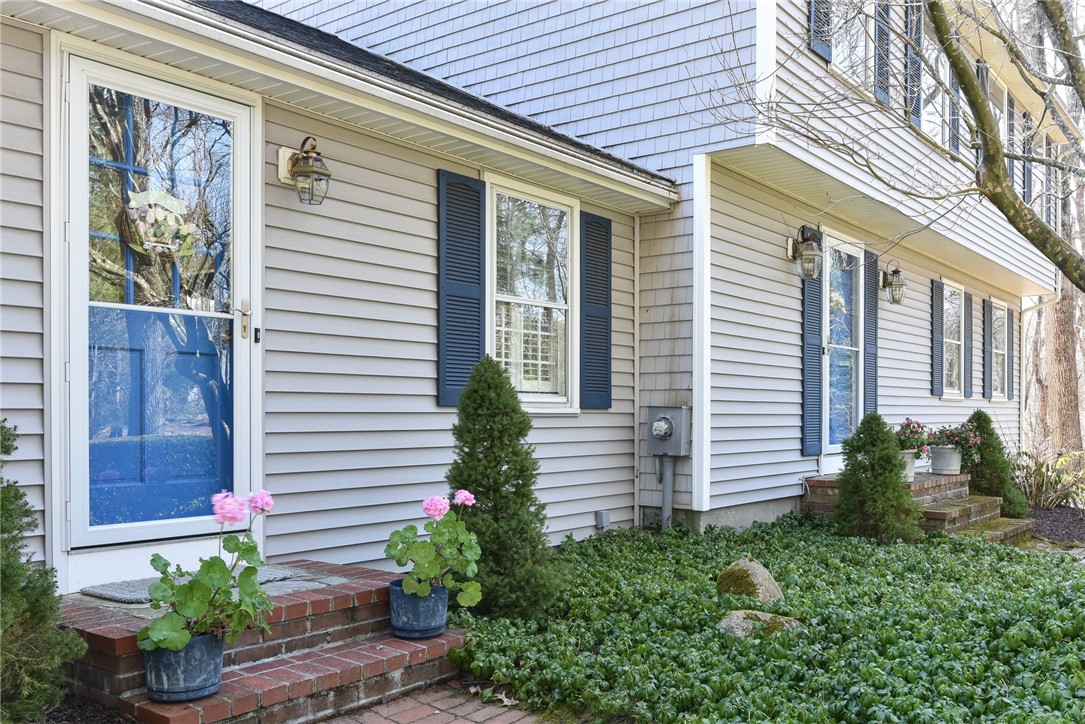 124 Daniel Drive North Kingstown, RI 02852 - Photo 3 of 39