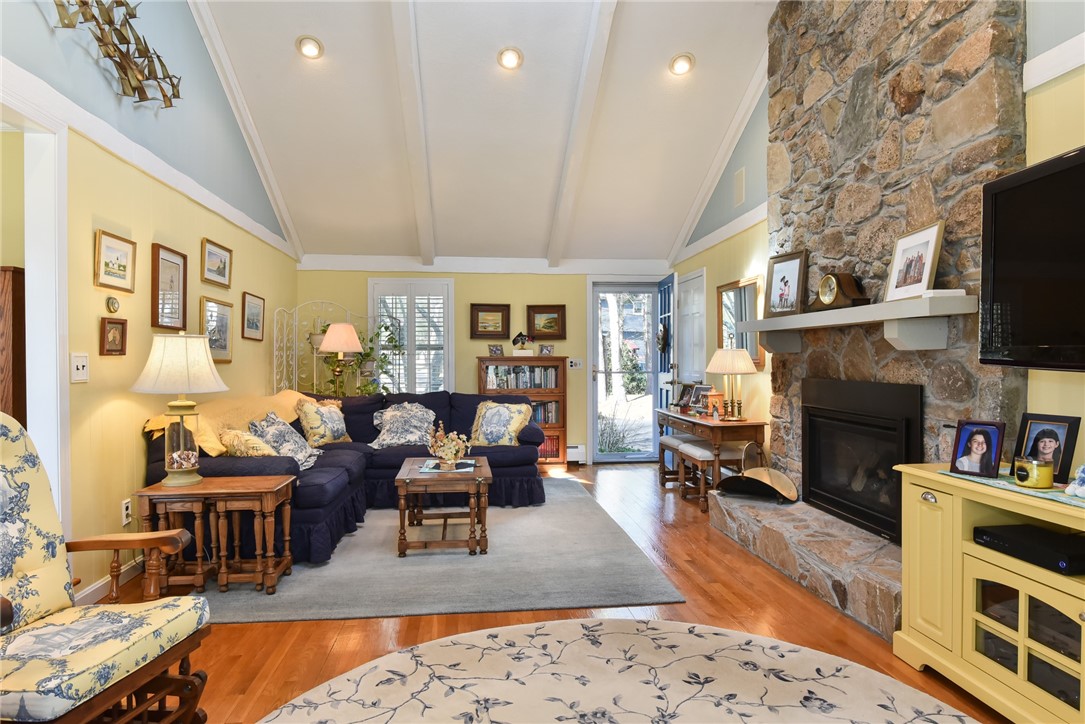 124 Daniel Drive North Kingstown, RI 02852 - Photo 4 of 39