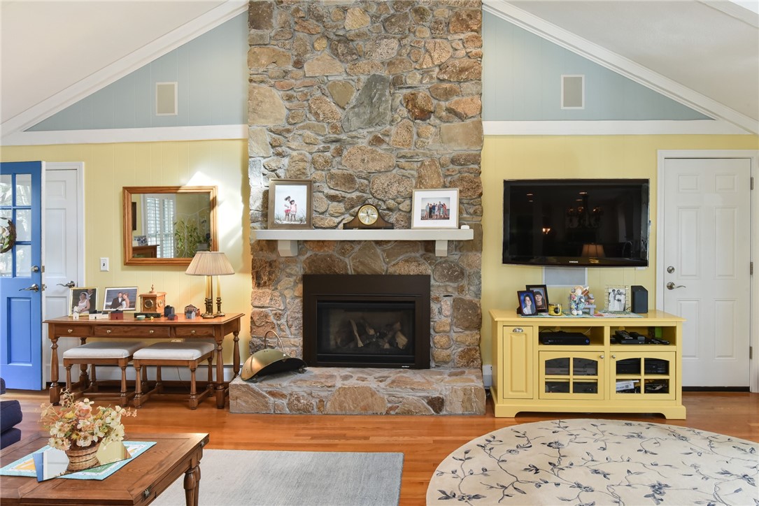 124 Daniel Drive North Kingstown, RI 02852 - Photo 6 of 39