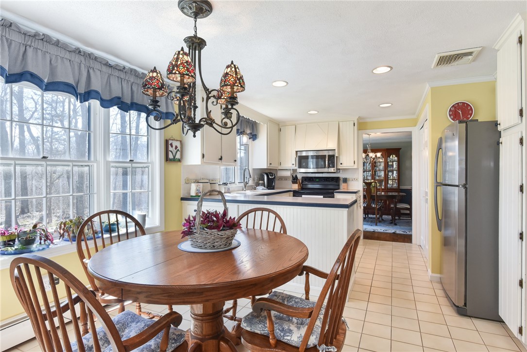 124 Daniel Drive North Kingstown, RI 02852 - Photo 10 of 39