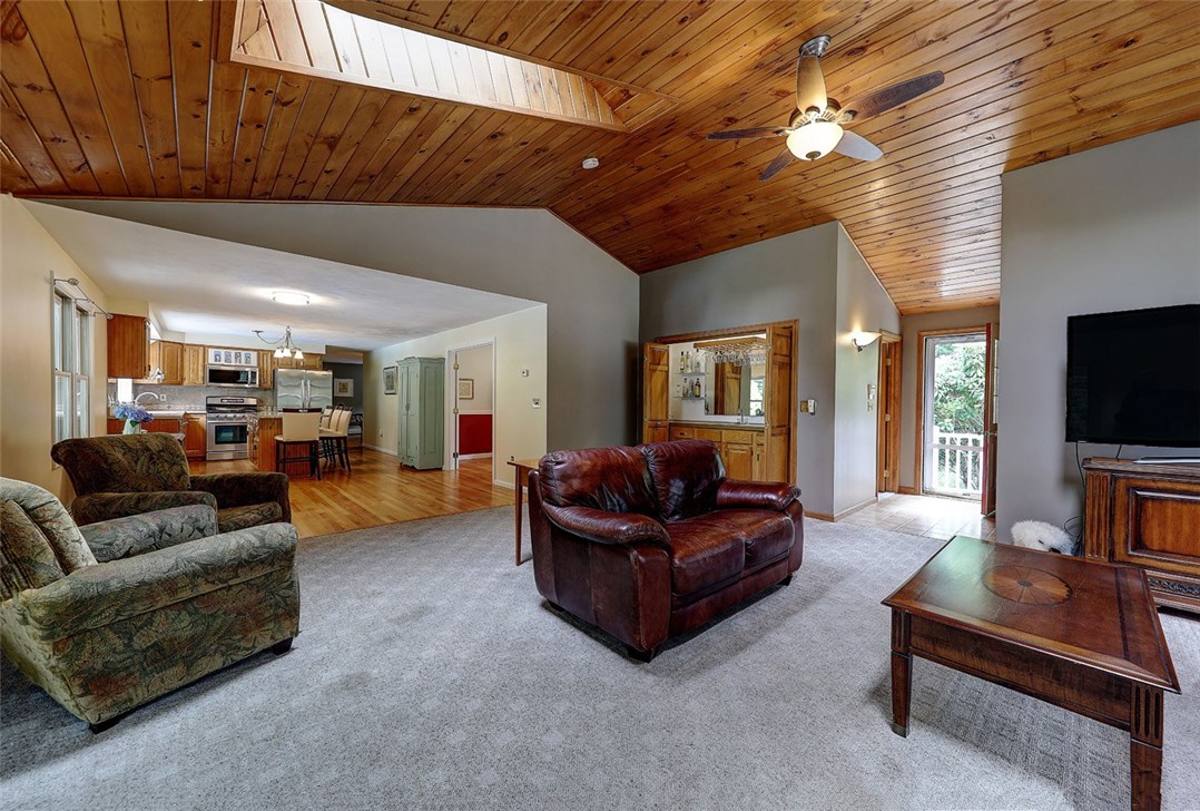 24 Colwell Road Smithfield, RI 02828 - Photo 17 of 50