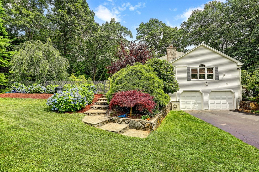 24 Colwell Road Smithfield, RI 02828 - Photo 4 of 50