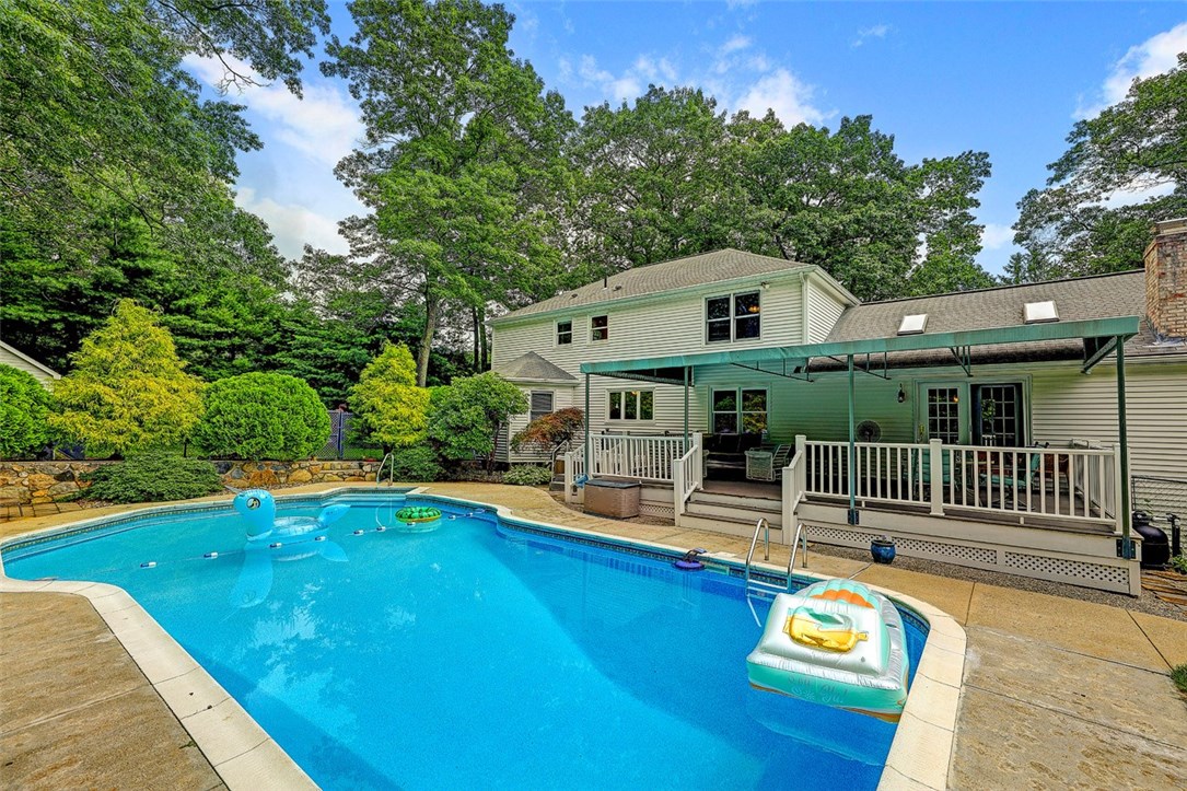24 Colwell Road Smithfield, RI 02828 - Photo 7 of 50