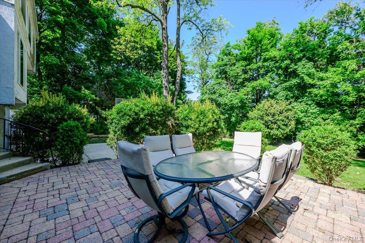 27 Ridge Drive East Great Neck, NY 11021 - Photo 36 of 38