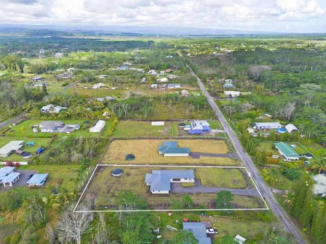 a view of an outdoor space
