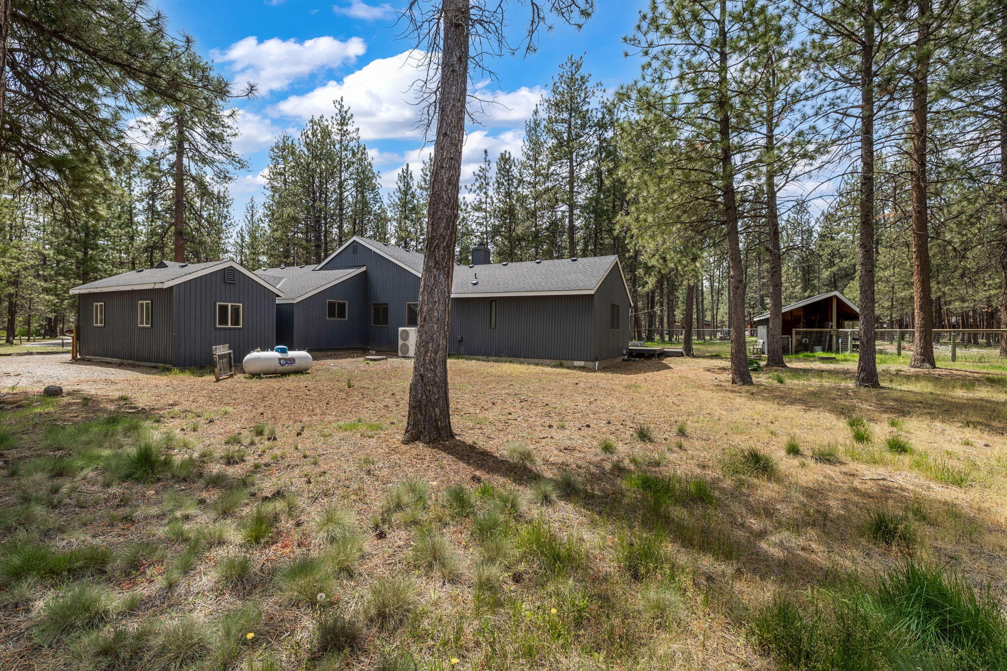 14474 Crossroads Loop Sisters, OR 97759 - Photo 3 of 50 2026_04_30_14474_crossroads_loop_sisters