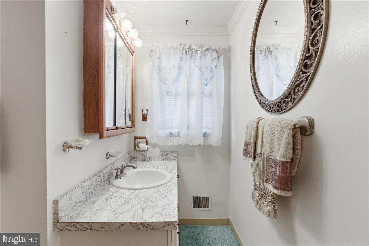 5923 Michael Road Waldorf, MD 20601 - Photo 12 of 34 Community Bath