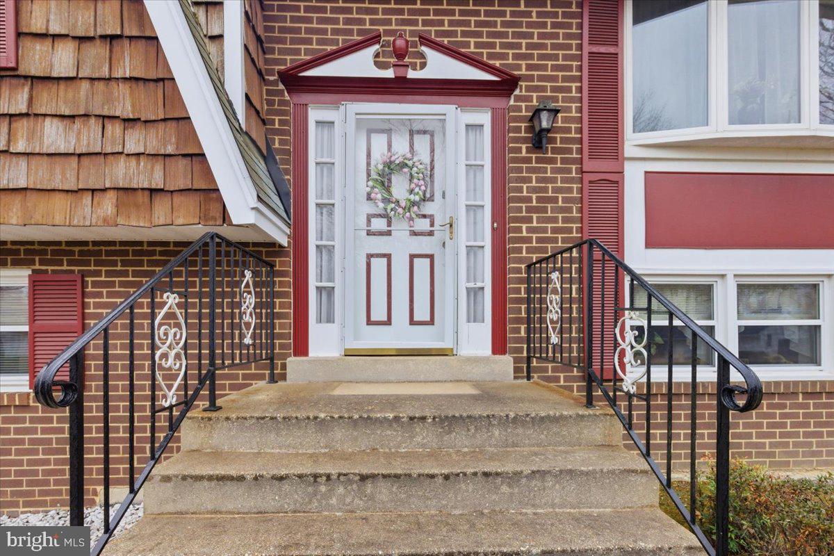 5923 Michael Road Waldorf, MD 20601 - Photo 3 of 34 Front stairs