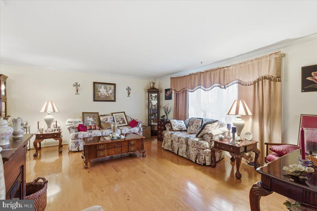 5923 Michael Road Waldorf, MD 20601 - Photo 4 of 34 Living Room