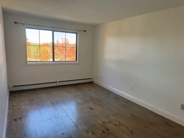 $1,600 | 136 Mammoth Road, Unit 23, Hooksett, NH 03106