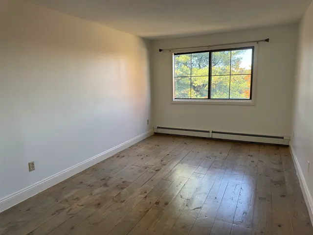 $1,600 | 136 Mammoth Road, Unit 23, Hooksett, NH 03106