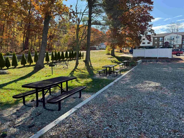 $1,600 | 136 Mammoth Road, Unit 23, Hooksett, NH 03106