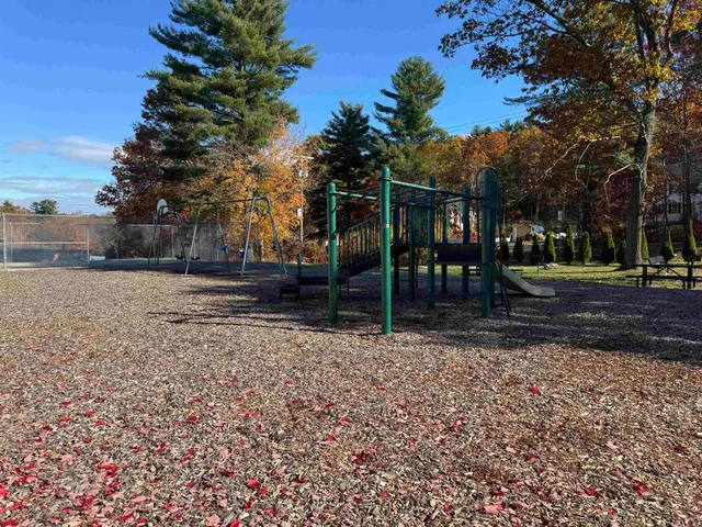 $1,600 | 136 Mammoth Road, Unit 23, Hooksett, NH 03106