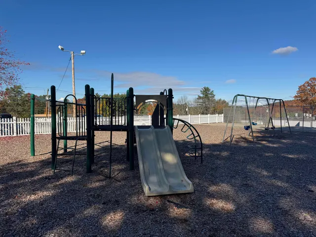 $1,600 | 136 Mammoth Road, Unit 23, Hooksett, NH 03106