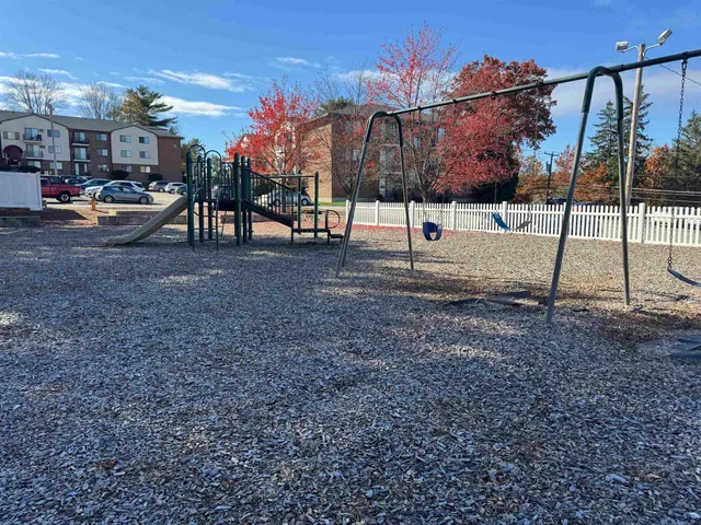 $1,600 | 136 Mammoth Road, Unit 23, Hooksett, NH 03106