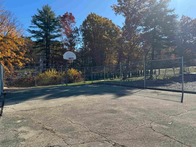 $1,600 | 136 Mammoth Road, Unit 23, Hooksett, NH 03106