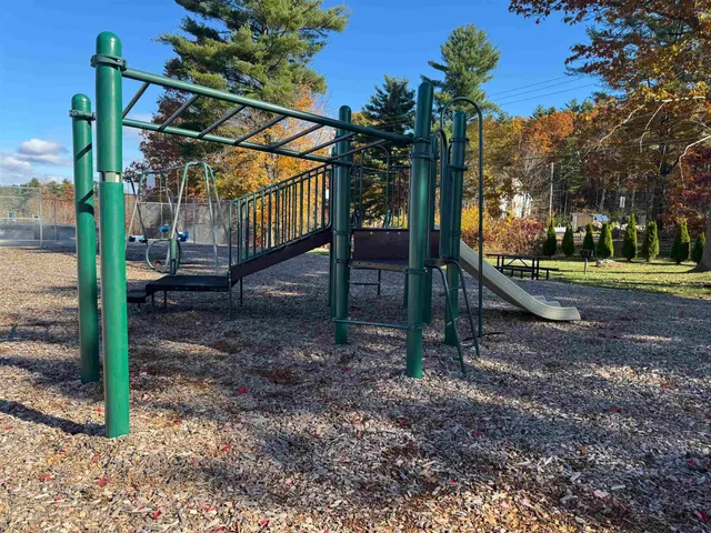 $1,600 | 136 Mammoth Road, Unit 23, Hooksett, NH 03106