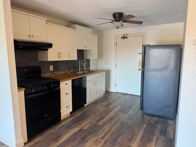 $1,600 | 136 Mammoth Road, Unit 23, Hooksett, NH 03106