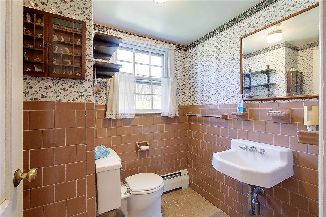 17 McCormick Road Newport, RI 02840 - Photo 15 of 30 Half bath first floor off looking west