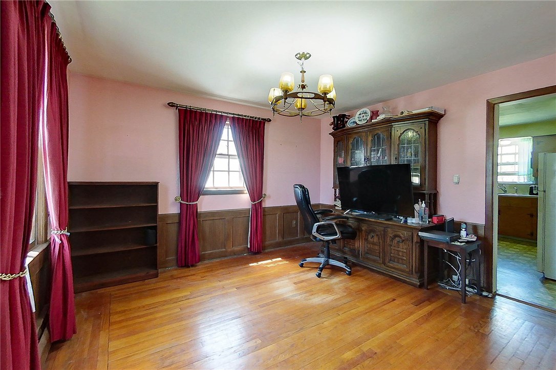 17 McCormick Road Newport, RI 02840 - Photo 16 of 30 Dining room facing Southeast with water view