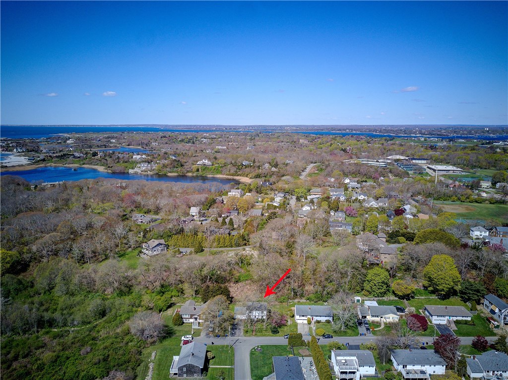 17 McCormick Road Newport, RI 02840 - Photo 3 of 30 Facing West