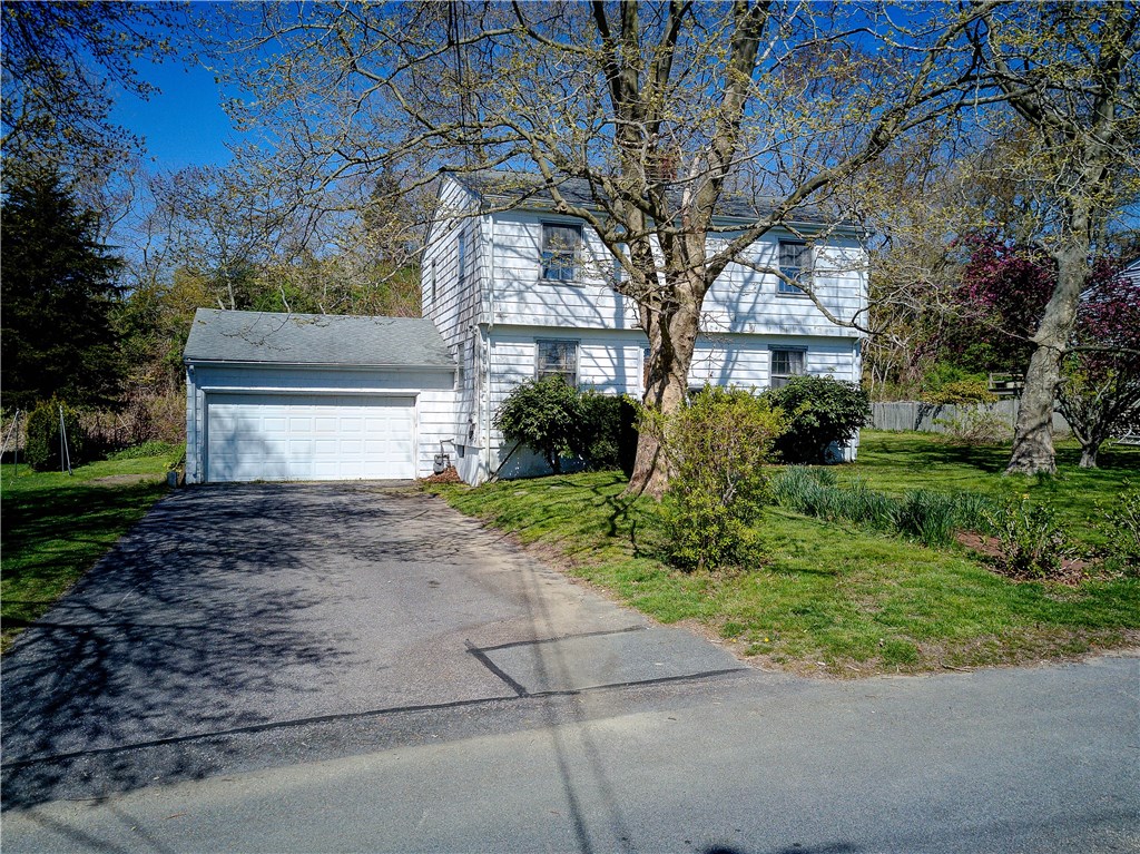 17 McCormick Road Newport, RI 02840 - Photo 8 of 30