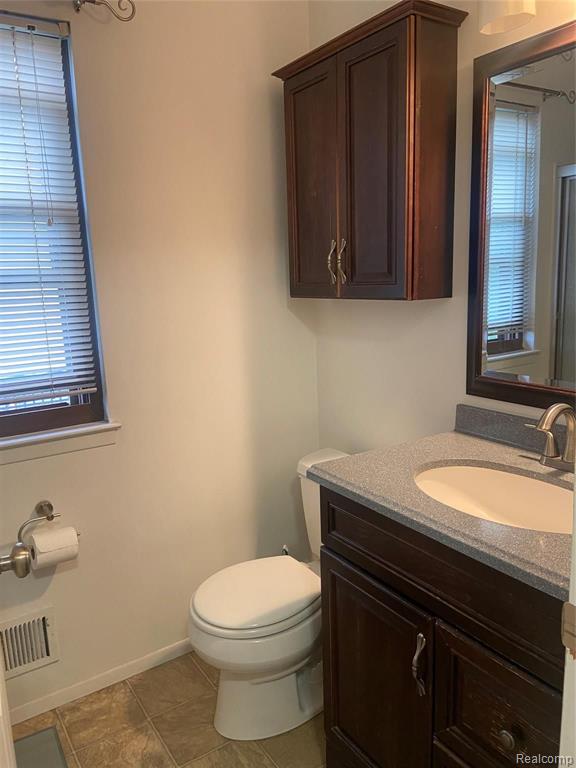2551 Samoset Road, Unit 2551 Royal Oak, MI 48073 - Photo 13 of 18