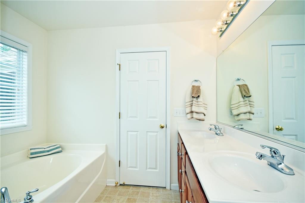 4595 Silo Ridge Clemmons, NC 27012 - Photo 14 of 29 Gallery Image 14