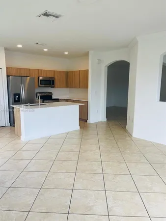 $5,000 | 8666 Northwest 109th Court, Unit 8666, Doral, FL 33178