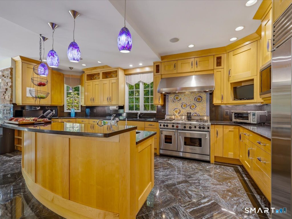 76 Sachem Head Road Guilford, CT 06437 - Photo 11 of 39