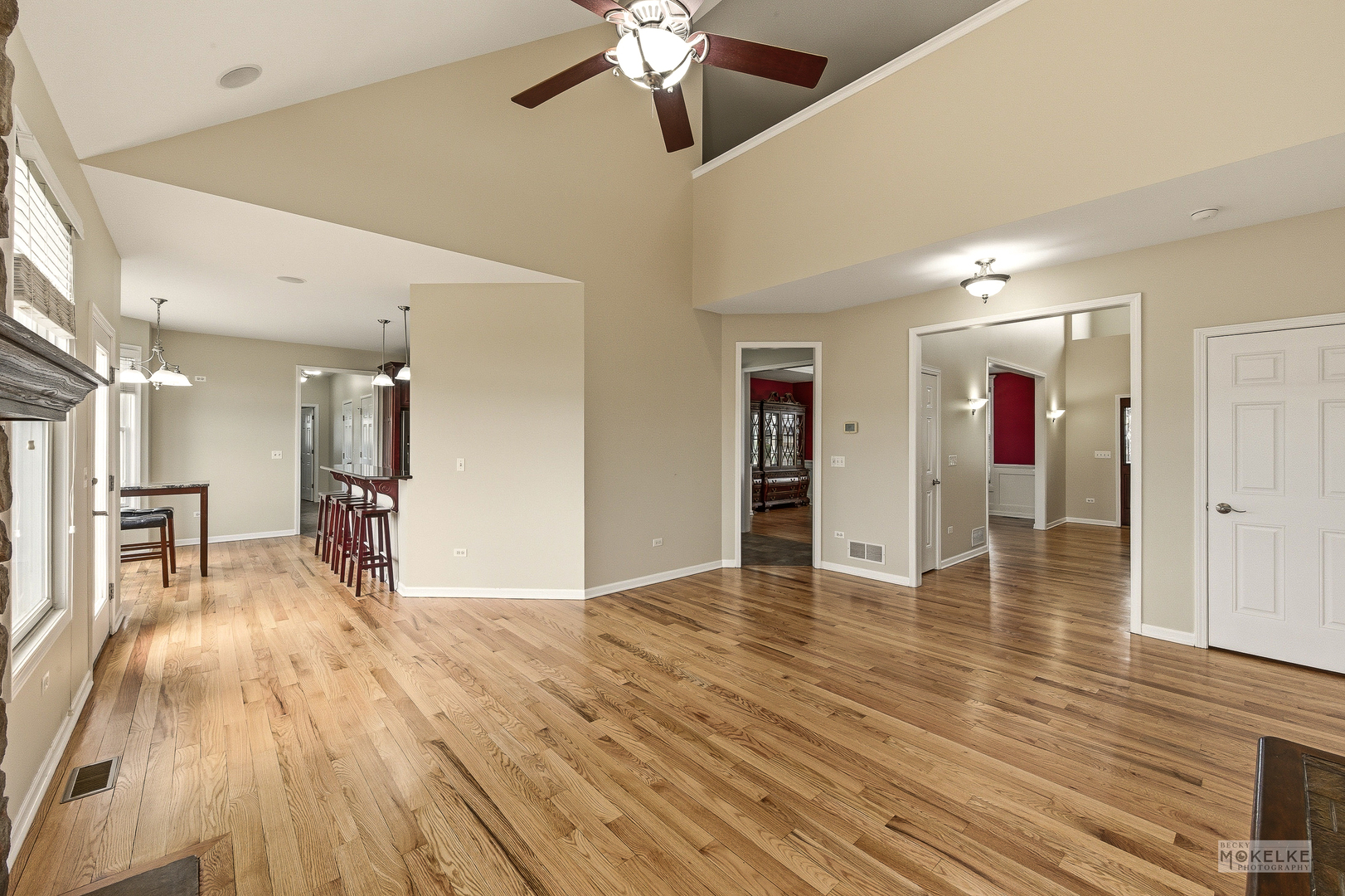 2953 4459th Road Newark, IL 60541 - Photo 10 of 39 a view of a livingroom with a kitchen