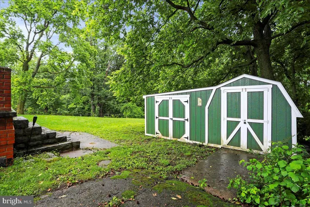 a view of an house with backyard space and garden