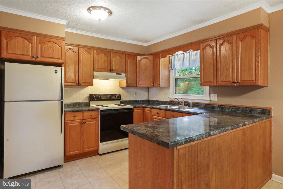 1956 Cattail Run Road Charles Town, WV 25414 - Photo 5 of 29 a kitchen with granite countertop a refrigerator stove top oven a sink and dishwasher