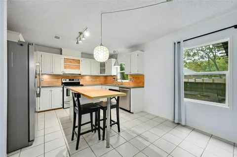 $2,750 | 1619 J J Seabrook Drive, Austin, TX 78721